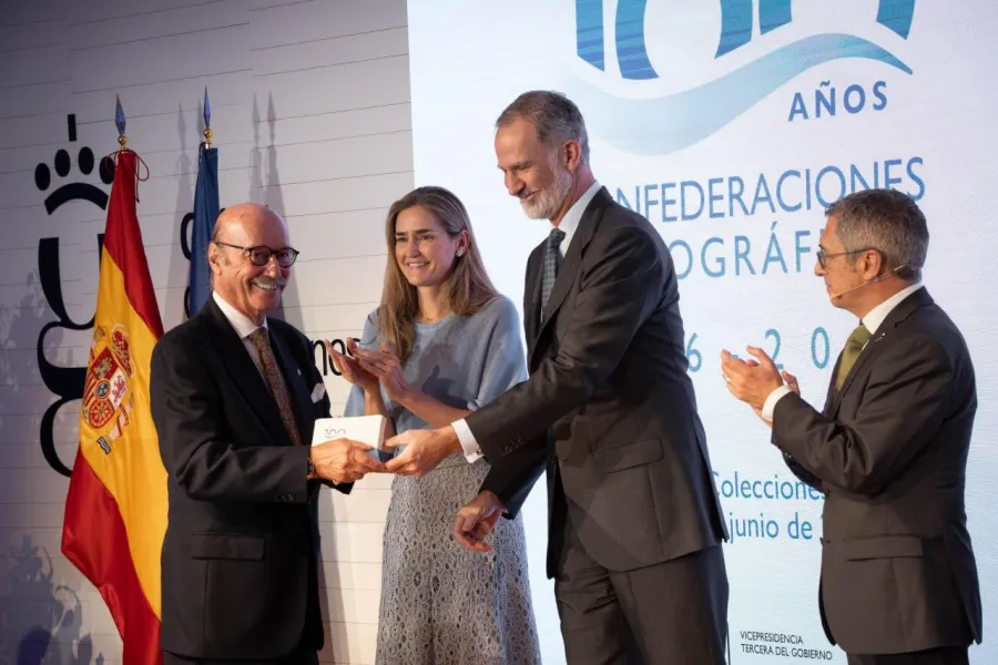 Entrega de reconocimientos en la gala del centenario de las CCHH
