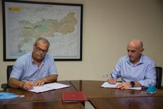 Firma del convenio entre la CHG y la Comunidad de Regantes de la Talavera La Real
