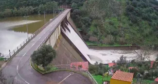 La CHG sigue laminando la avenida en la presa de Villar del Rey
