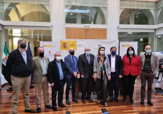 El presidente de la Confederación Hidrográfica del Guadiana asiste a la firma de convenios para la modernización de regadíos