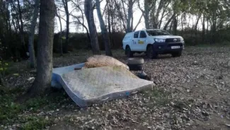 La Confederación Hidrográfica del Guadiana realiza trabajos de limpieza en el entorno del Badén de Torremayor
