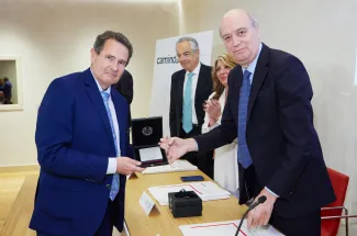 Fernando Aranda, Medalla al Mérito Profesional