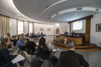 Un momento del encuentro en el salón de actos de la CHG en Badajoz
