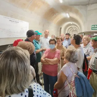 Un grupo del Centro de Mayores de Miajadas visita la presa del Búrdalo
