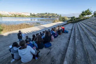 Escolares pacenses disfrutan de la actividad Paseos Naturales Interpretados por el Guadiana que organiza la Confederación Hidrográfica del Guadiana