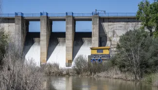 Presa Los Canchales desembalsando