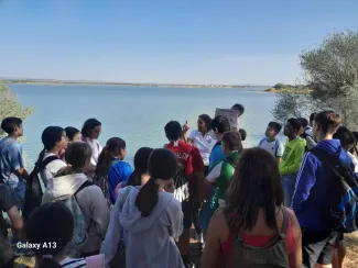 Jornada de bienvenida a las grullas en el embalse de Los Canchales con el IES Dulce Chacón de La Garrovilla.