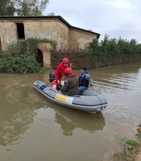 Personal de la CHG presta asistencia a vecinos aislados por las lluvias
