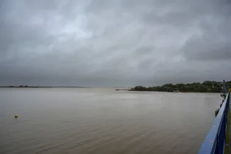 Borrasca sobre embalse