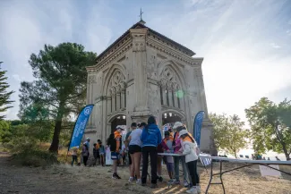 Escolares participantes en el Día Mundial de los Ríos, en la Ermita del Humilladero de Guadalupe